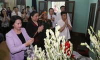 Chủ tịch Quốc hội Nguyễn Thị Kim Ngân dâng hương tưởng niệm Chủ tịch Hồ Chí Minh 