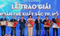 Thành phố Hồ Chí Minh trao giải thưởng cho 10 doanh nhân trẻ xuất sắc lần thứ 9