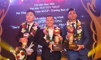  Thành Lương được trao danh hiệu Quả bóng Vàng Việt Nam 2016 