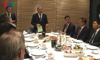 Thủ tướng Nguyễn Xuân Phúc đối thoại với các doanh nghiệp lớn của thế giới