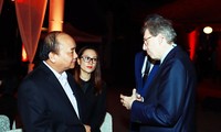 Thủ tướng Nguyễn Xuân Phúc gặp mặt các doanh nhân quốc tế tại Văn Miếu Quốc Tử giám