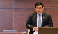 Quốc hội tiếp tục chất vấn Bộ trưởng Bộ Kế hoạch và Đầu tư Nguyễn Chí Dũng