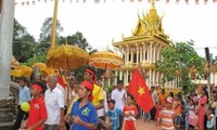 Cần Thơ: Hơn 1 ngàn Sinh viên Dân tộc Khmer vui mừng đón Lễ Sen Dolta – 2017