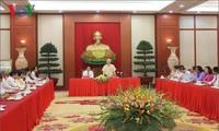Tổng Bí thư Nguyễn Phú Trọng gặp mặt nông dân xuất sắc 30 năm đổi mới