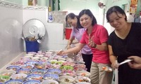  Hội từ thiện Đồng hương Việt - Đài tặng suất ăn cho trẻ em mồ côi và người khuyết tật