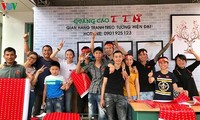 Phát cờ Tổ quốc miễn phí cho người hâm mộ U23 Việt Nam ở Gia Lai