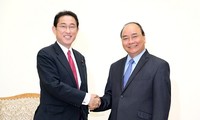 Thủ tướng Nguyễn Xuân Phúc tiếp Trưởng Ban Nghiên cứu Chính sách Đảng LDP Nhật Bản