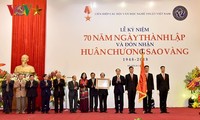 Liên hiệp các Hội VH-NT Việt Nam đón nhận Huân chương Sao Vàng