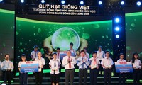 Trao học bổng Quỹ Hạt giống Việt cho học sinh nghèo hiếu học của 13 tỉnh, vùng đồng bằng sông Cửu Long