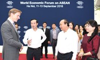 Thủ tướng Chính phủ Nguyễn Xuân Phúc kiểm tra công tác chuẩn bị Hội nghị WEF-ASEAN 2018