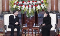 Quyền Chủ tịch nước Đặng Thị Ngọc Thịnh tiếp Thủ tướng Hàn Quốc Lee Nak-yeon