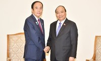 Thủ tướng Nguyễn Xuân Phúc tiếp Thống đốc tỉnh Saitama, Nhật Bản