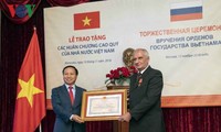 Bạn bè Nga tự hào nhận phần thưởng cao quý của Nhà nước Việt Nam