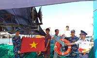 Cảnh sát biển vùng 2 đồng hành với ngư dân