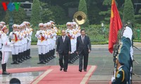 Thủ tướng Nguyễn Xuân Phúc chủ trì lễ đón Thủ tướng Campuchia Hun Sen