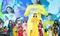 Hoa hậu Ngọc Hân với bộ sưu tập: "Sắc màu phồn vinh"