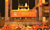 Tân Cảng Sài Gòn đón container đầu tiên qua cảng trong năm Tân Sửu 2021