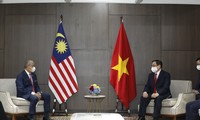 Thủ tướng Phạm Minh Chính tiếp xúc song phương với Thủ tướng Malaysia