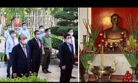 Dâng hương tưởng niệm Chủ tịch Hồ Chí Minh và các Anh hùng liệt sĩ
