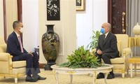 Đại sứ Vũ Quang Minh yết kiến và chào từ biệt Quốc vương Campuchia