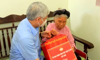 Tặng quà người có công, gia đình chính sách tỉnh Thái Bình