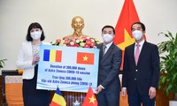  Việt Nam tiếp nhận 300 nghìn liều vaccine COVID-19 do Chính phủ Rumani gửi tặng