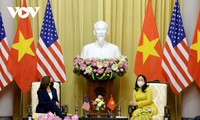 Phó Chủ tịch nước Võ Thị Ánh Xuân đón Phó Tổng thống Hoa Kỳ Kamala Harris