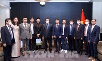Chủ tịch Quốc hội Vương Đình Huệ gặp gỡ các doanh nhân trẻ người Việt