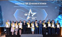Trao giải Top 10 doanh nghiệp công nghệ thông tin Việt Nam năm 2021