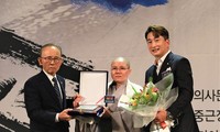 Sư cô Thích Nữ Giới Tánh được trao giải Hoạt động thiện nguyện vì hòa bình tại Hàn Quốc