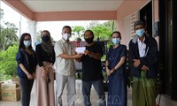 Đại sứ quán Việt Nam tại Malaysia tiếp tục hỗ trợ người Chăm khắc phục khó khăn