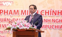 Thủ tướng Phạm Minh Chính gặp Đại Sứ quán và Đại diện Cộng đồng người Việt tại Campuchia