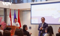 Đại sứ Việt Nam tại Hà Lan dự “Ngày hội Hướng nghiệp” của sinh viên