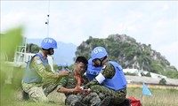 Lực lượng gìn giữ hòa bình Việt Nam và các nước trình diễn kỹ năng ứng phó tình huống khẩn cấp