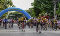 Lan tỏa thông điệp hòa bình tại giải đua xe đạp “Điểm đến hòa bình“