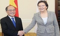 Chủ tịch Quốc hội Nguyễn Sinh Hùng thăm chính thức Ba Lan