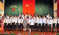 Chủ tịch Quốc hội Nguyễn Sinh Hùng làm việc với Kho bạc nhà nước