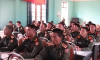 Việt Nam giúp Lào bồi dưỡng cán bộ chính trị