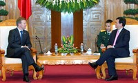 Thủ tướng Nguyễn Tấn Dũng tiếp Bộ trưởng Quốc phòng New Zealand 