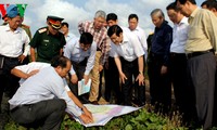 Chủ tịch nước Trương Tấn Sang khảo sát đê biển vùng Đồng bằng Sông Cửu Long