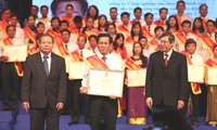 Chủ tịch nước Trương Tấn Sang gặp mặt các lãnh đạo công đoàn cơ sở tiêu biểu