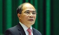 CTQH Nguyễn Sinh Hùng làm việc với cộng đồng các nhà đầu tư Việt Nam sang Lào