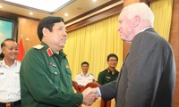 Đại tướng Phùng Quang Thanh tiếp Thượng nghị sĩ Hoa Kỳ 