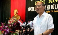 Chủ tịch Quốc hội Nguyễn Sinh Hùng tiếp xúc cử tri tỉnh Hà Tĩnh