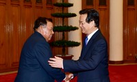 Thủ tướng Nguyễn Tấn Dũng tiếp Phó Chủ tịch nước Lào Bounnhang Volachit 