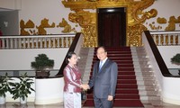 Việt Nam và Campuchia là hai nước láng giềng, có truyền thống đoàn kết, ủng hộ và giúp đỡ lẫn nhau  