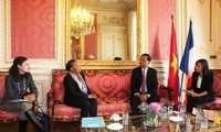 Tổng thanh tra Chính phủ Huỳnh Phong Tranh thăm và làm việc tại Pháp