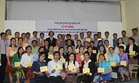 Bế giảng lớp bồi dưỡng tiếng Việt cơ sở cho cán bộ Lào   