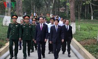Chủ tịch nước Trần Đại Quang dâng hương Chủ tịch Hồ Chí Minh