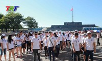 Trại hè Việt Nam 2016: Thanh niên, sinh viên kiều bào dâng hương tại Thành cổ Quảng Trị 
